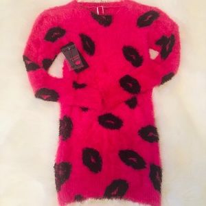 Soft pink long sleeve dress with kisses logo. 💋💋